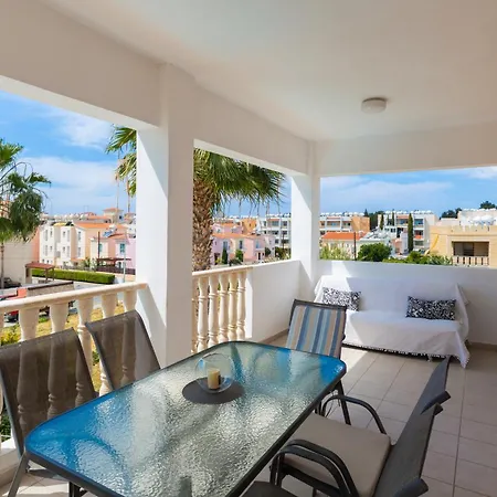 Just Renovated Beautiful 2 Bed Apartment In Paphos 5 Min Drive To The Beach Exterior photo