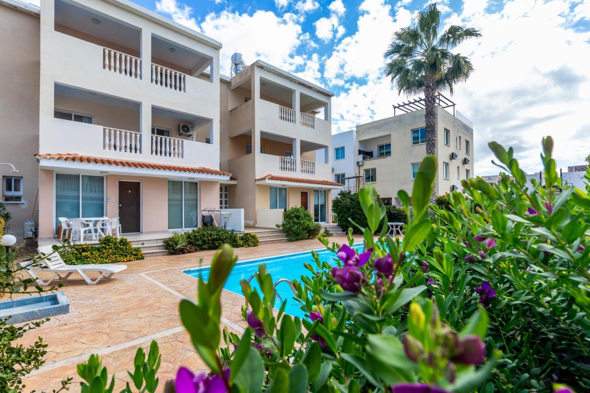Apartment Just Renovated Beautiful 2 Bed In 5 Min Drive To The *