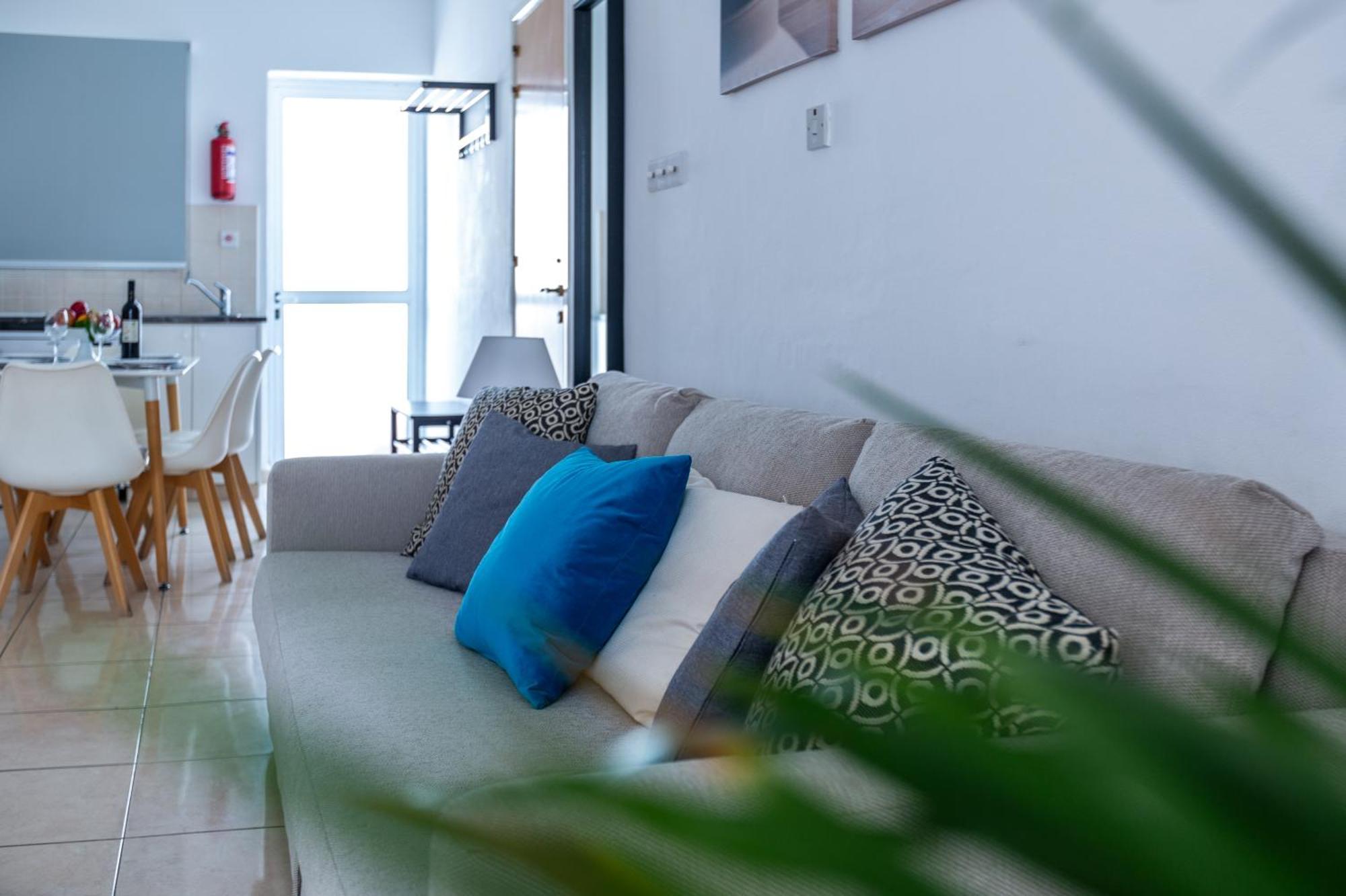 דירה Just Renovated Beautiful 2 Bed In 5 Min Drive To The