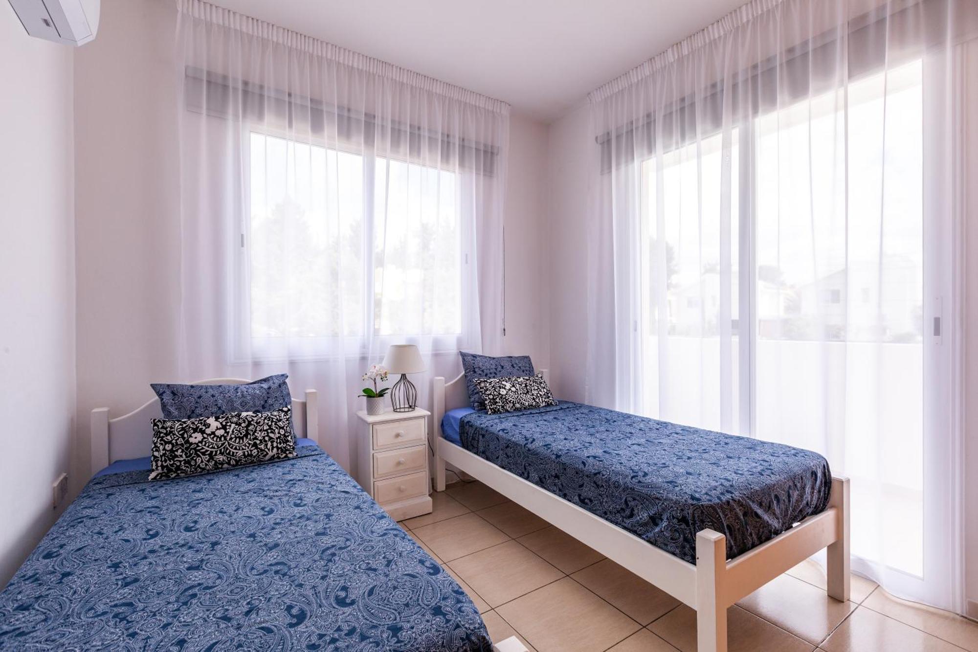 Just Renovated Beautiful 2 Bed In 5 Min Drive To The דירה Paphos
